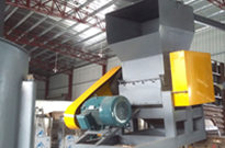 為什么塑料破碎機(jī)設(shè)備多采用碳鋼制作？